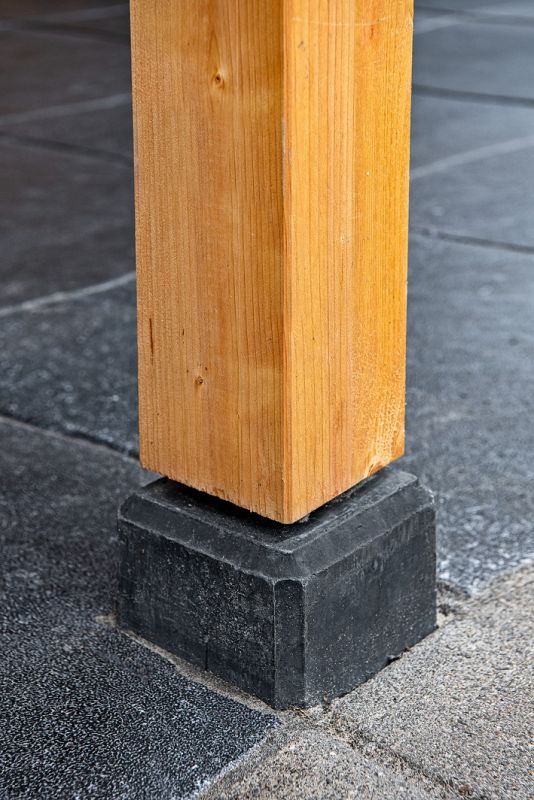Betonpoer 15x15x60 cm antraciet met een grote velling en een ingestorte M16 bus