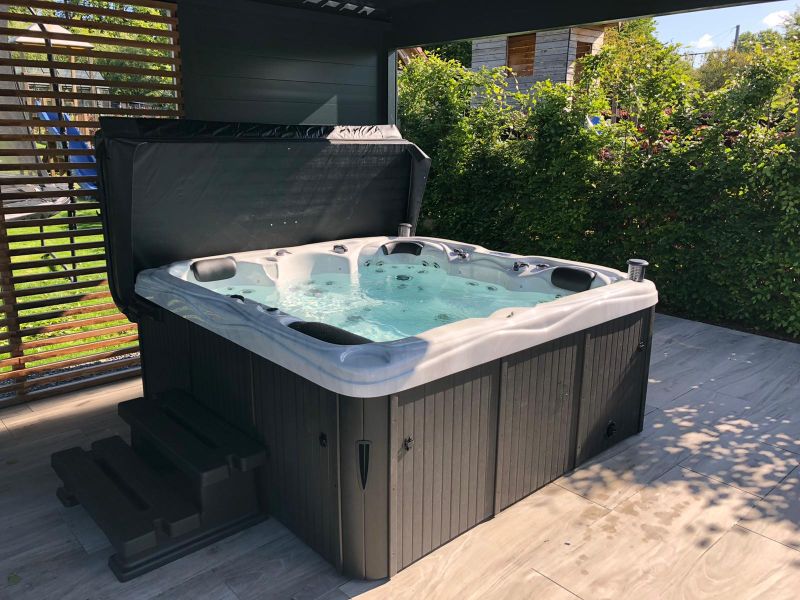 Jacuzzi Paradiso 1210 ltr. 6 pers. incl. installatie 227x227x88 cm